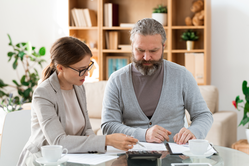 Consulta nuestra guía sobre cómo reducir gastos sin sacrificar tu calidad de vida